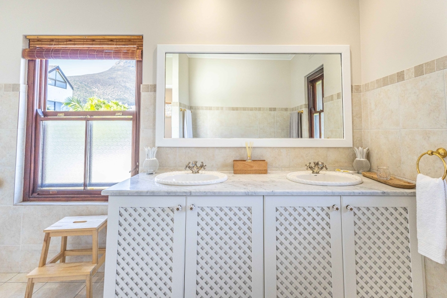 3 Bedroom Property for Sale in Sea Point Western Cape